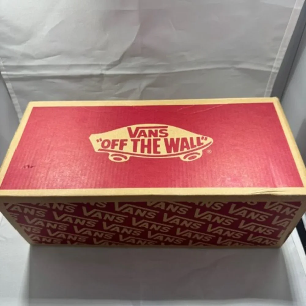 New in Box- Women's Vans Asher Slip-On Skate Shoes in Black Women's 7.5 - Picture 7 of 7